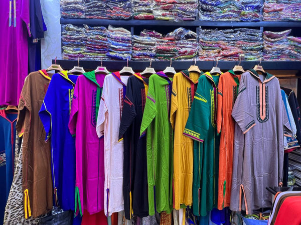 "جلابيات مغربية عصرية بتطريز تقليدي – راحة وأناقة لكل يوم"